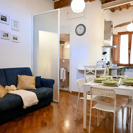 Apartment 2- In The Heart Of Pisa